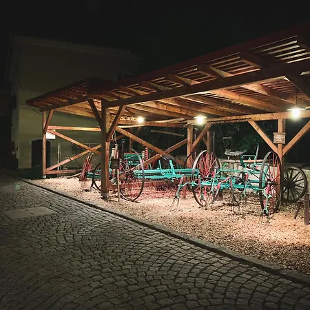 U Zeleneho Stromu 3*