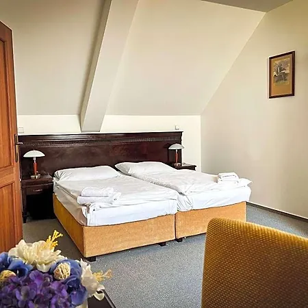 Szálloda U Zeleneho Stromu 3*